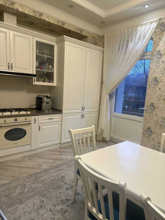 Продается квартира 3/2/7 120кв/м в Мирзо-Улугбекском районе