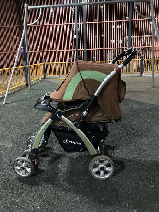 Продам коляску удобная вместительная б/у