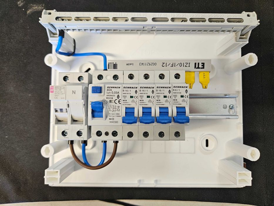 Tablou electric complet echipat, gata de montaj