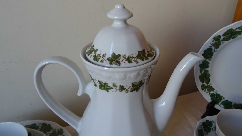 Лозов лист  - Oscar Schaller 1918- 1938 г.  porcelain