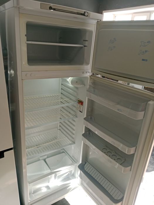 Продам холодильник индезит