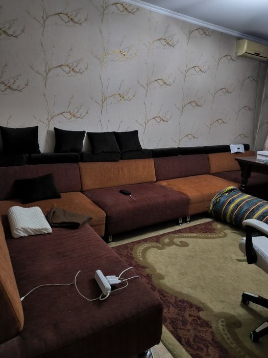 Большой угловой диван с хорошим торгом