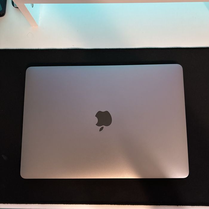 MacBook Pro 13” 2017 – i5, 8GB RAM, 256GB SSD – Baterie nouă