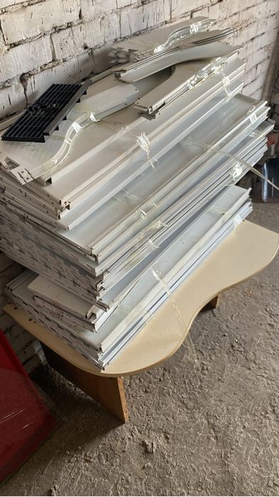 Продам полки стилажи для магазина