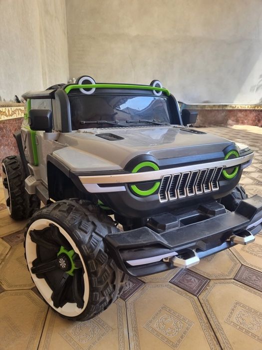Bolalar mashinasi Katta JEEP