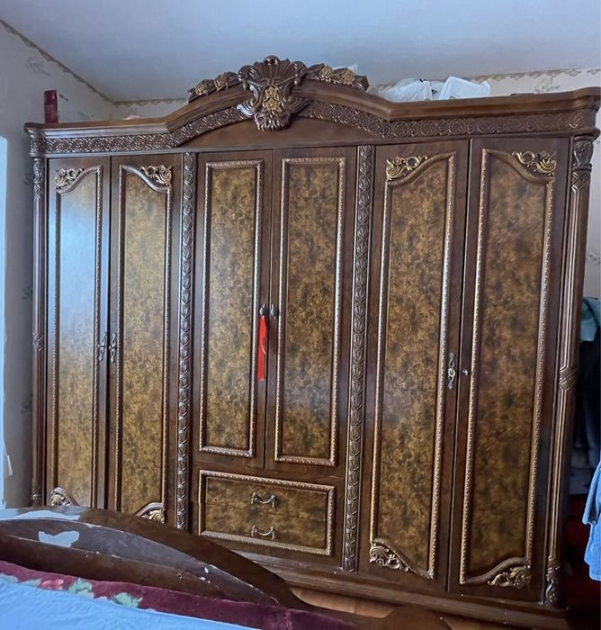 Продается спальный гарнитур