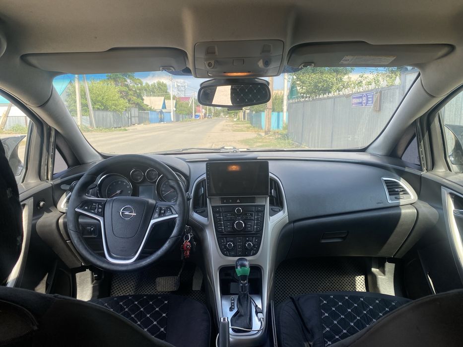 Прадается opel astra j 2013