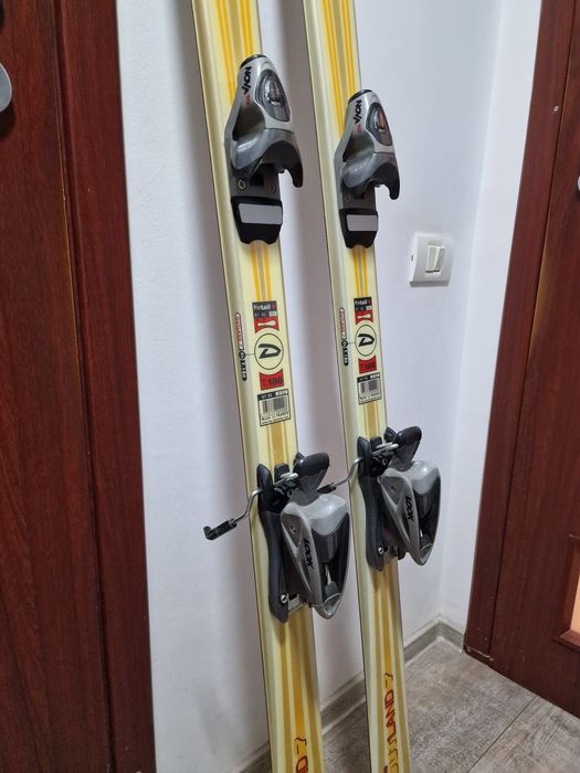 Skiuri Dynastar serie outled 7, T 186, made in France, puțin folosite