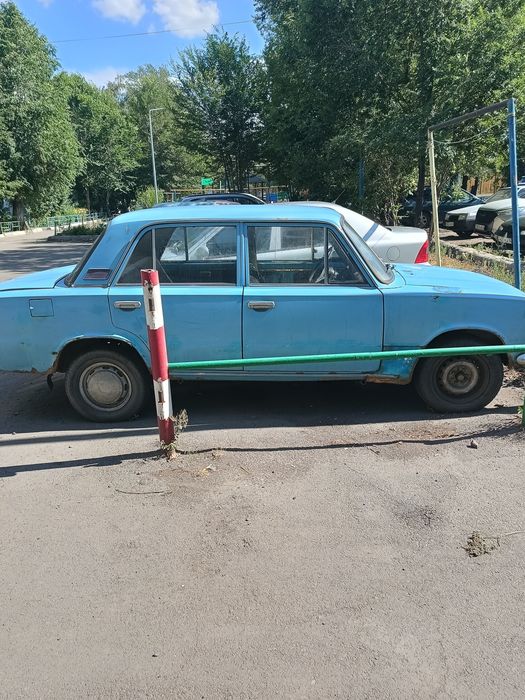 Продам автомобиль старый.