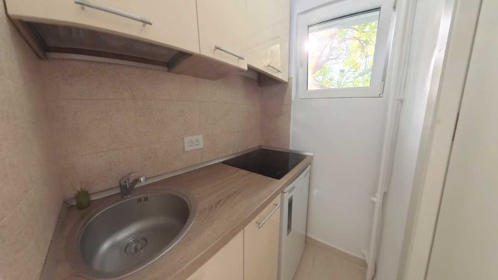 Piata Alba Iulia - Moise Nicoara -garsoniera renovata/mobilata/utilata. Prima inchiriere! Proprietar.