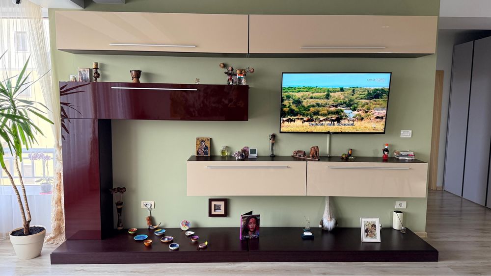 Vand mobila living