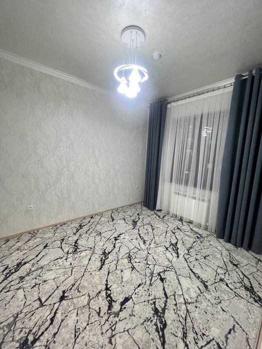 Razdelni kvartira o'rikzor bozor yonida 3 xona srochni sotiladi