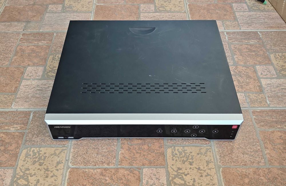 16 портов NVR Hikvision iDS-7716NXI-I4/16P/8S DeepinMind