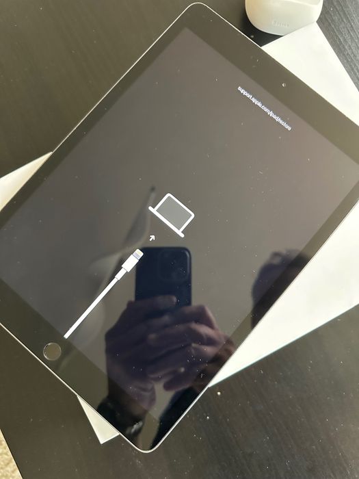iPad Air 7 (128GB) Impecabil 10/10 Defect + Apple Pencil original + Cutie