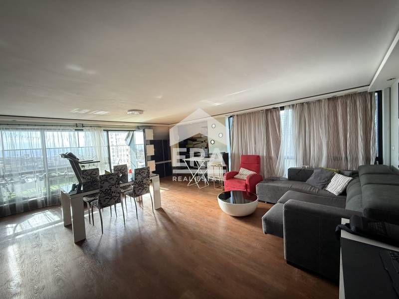 Двустаен, просторен, обзаведен апартамент за продажба, юг/запад, с мор