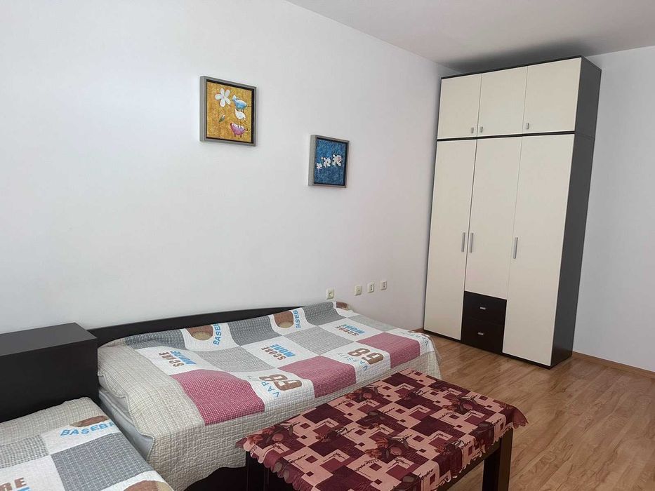 Дава се под наем Тристаен апартамент в Бургас, Център - 110 кв.м за 765 € - Снимка #2