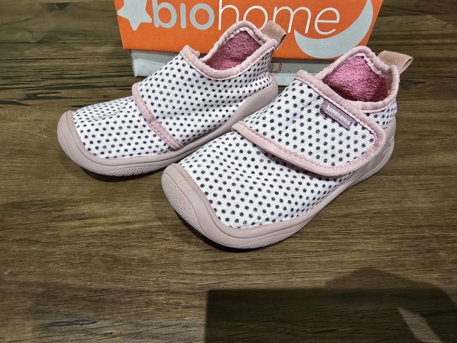 Два модела пантофки Biomehanics момиче, размер 25