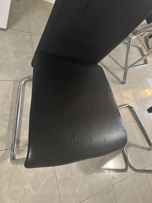 Стъклена маса с 4бр. столове