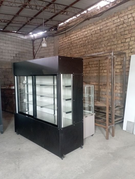 Витрина холодилникла