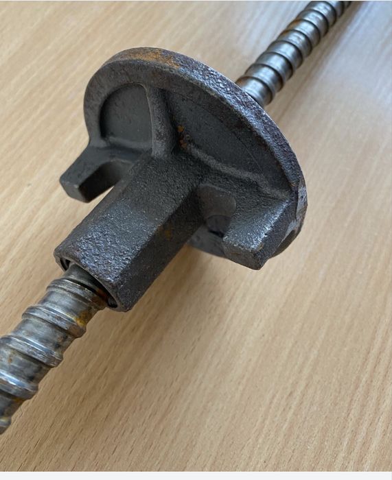 Стяжной винт для опалубки.