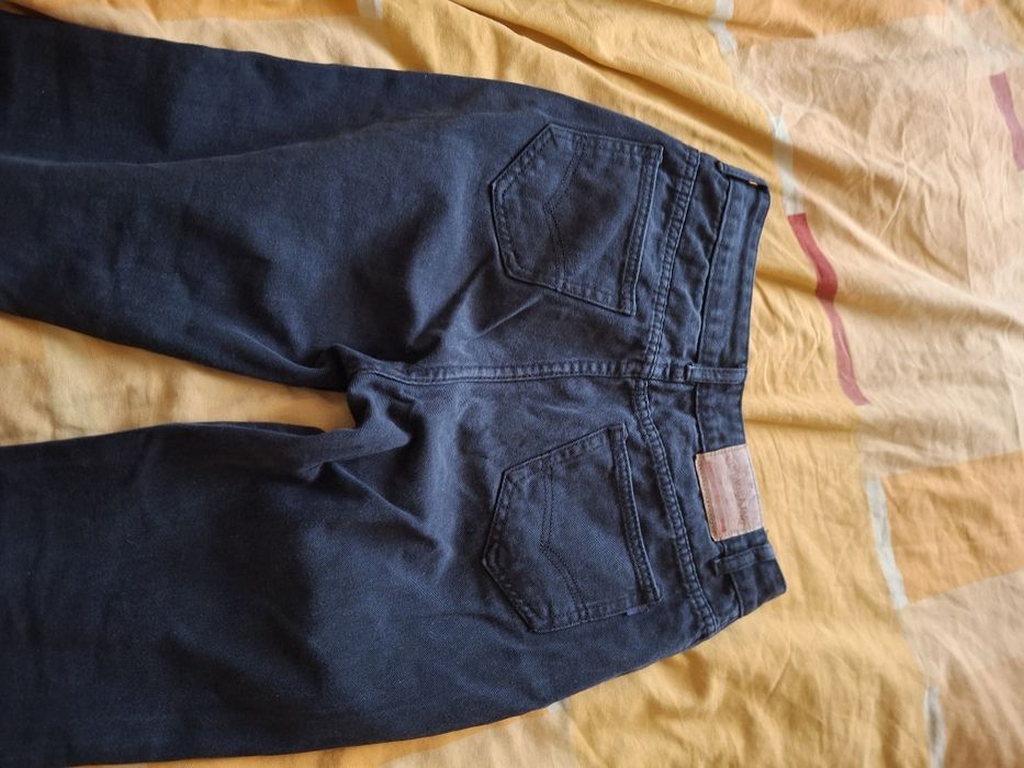 Продам женские джинсы
