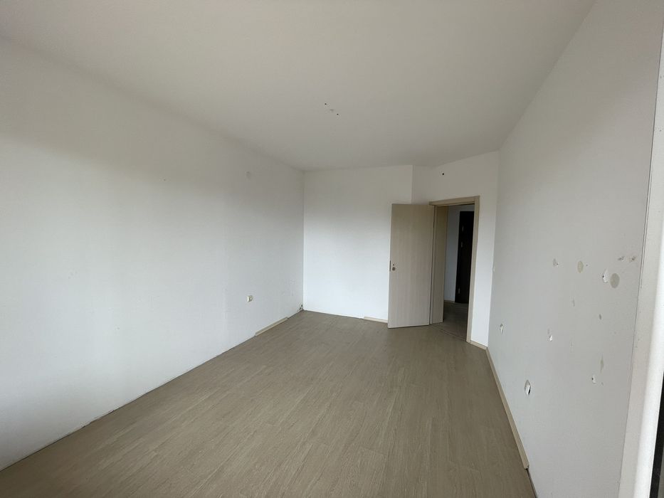 Двустаен апартамент с паркомясто в гр. Каварна,  на метри от плажа .