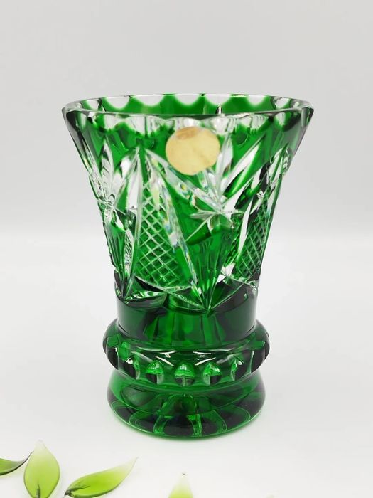 Изумрудено зелена кристална шлифована ваза Nachtmann