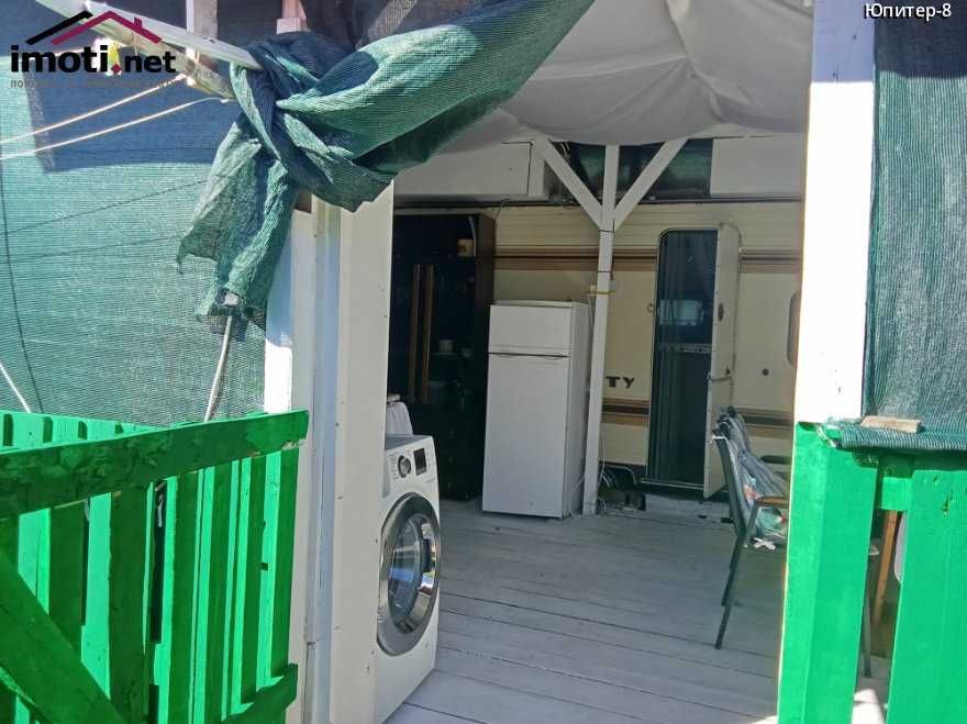 Продавам обз. каравана с веранда до плаж в Кариани. 8000 евро.