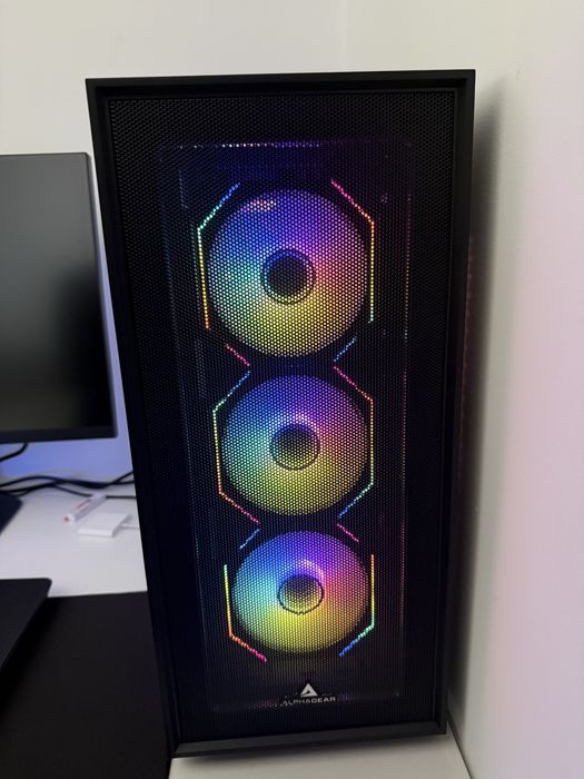 Sistem PC Gaming AMD Ryzen 7 9700X 3.8Ghz, 32 GB RAM DDR5, 9070XT 16GB