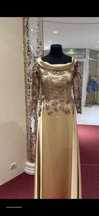 Роскошное вечернее платье