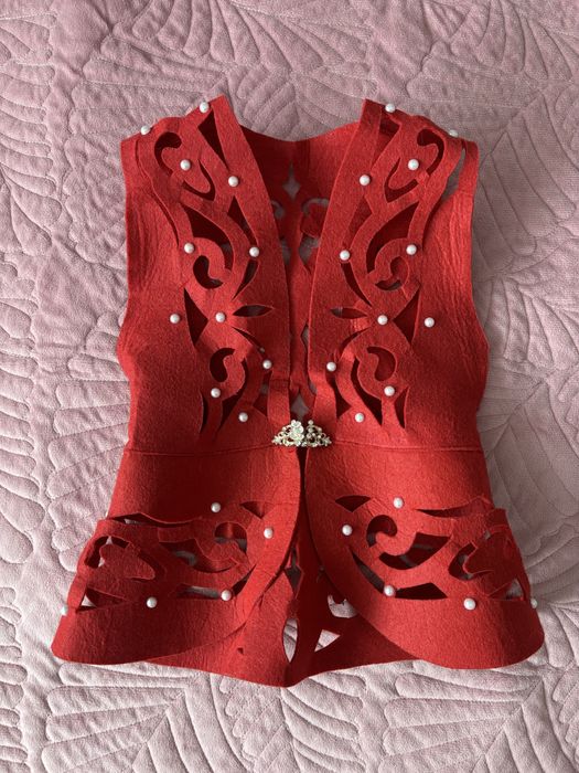 Продаю жилетку на девочку