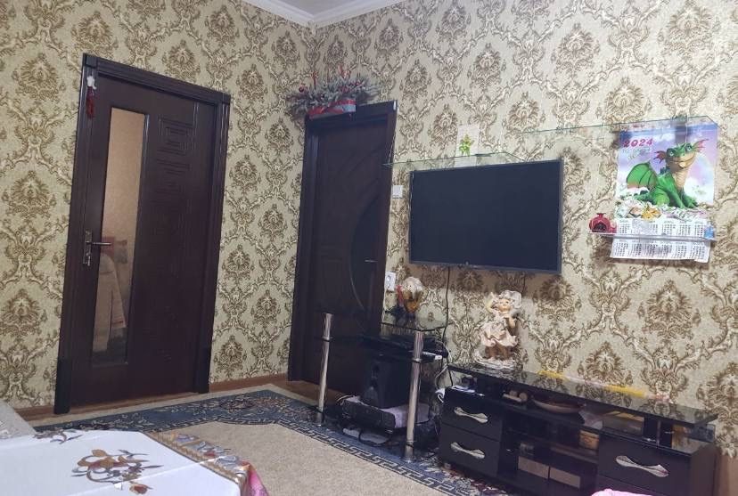 Чиланзар 8  продается квартира 2 комнатная