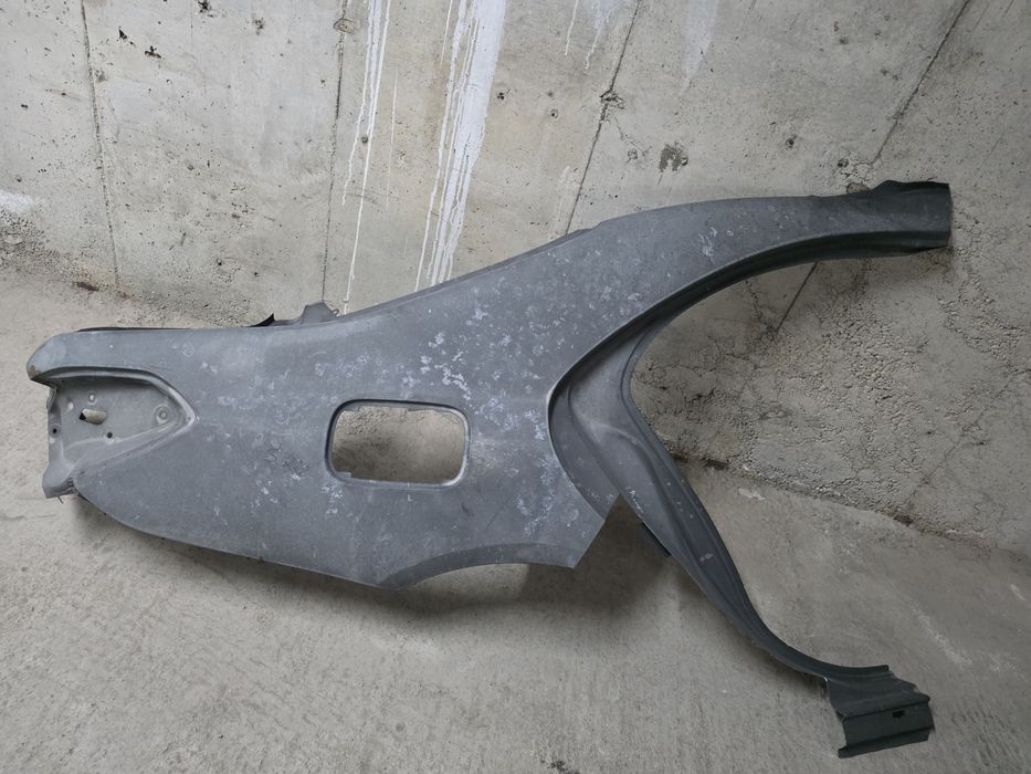 Mercedes W222 НОВ заден десен калник панел