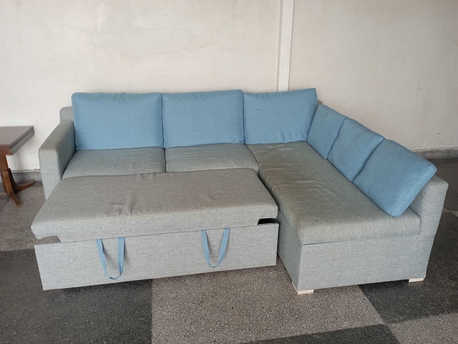 Ъглов разтегателен диван с лежанка и ракла за съхранение