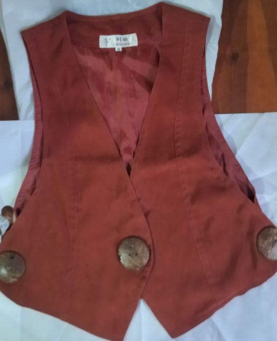 Продаются вязаный  свитер ,женская жилетка , юбка из ангорки