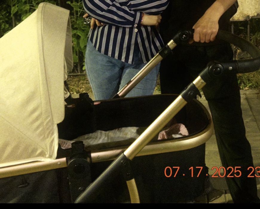 Детский стульчик для кормления и коляска