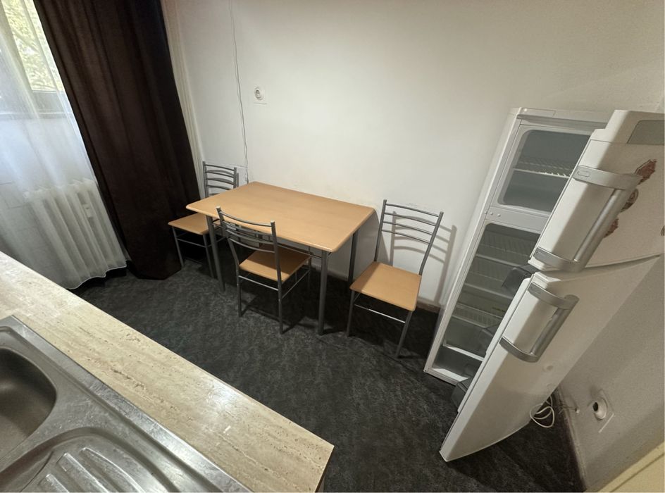 Vand apartament 2 camere  centru Piata Mare