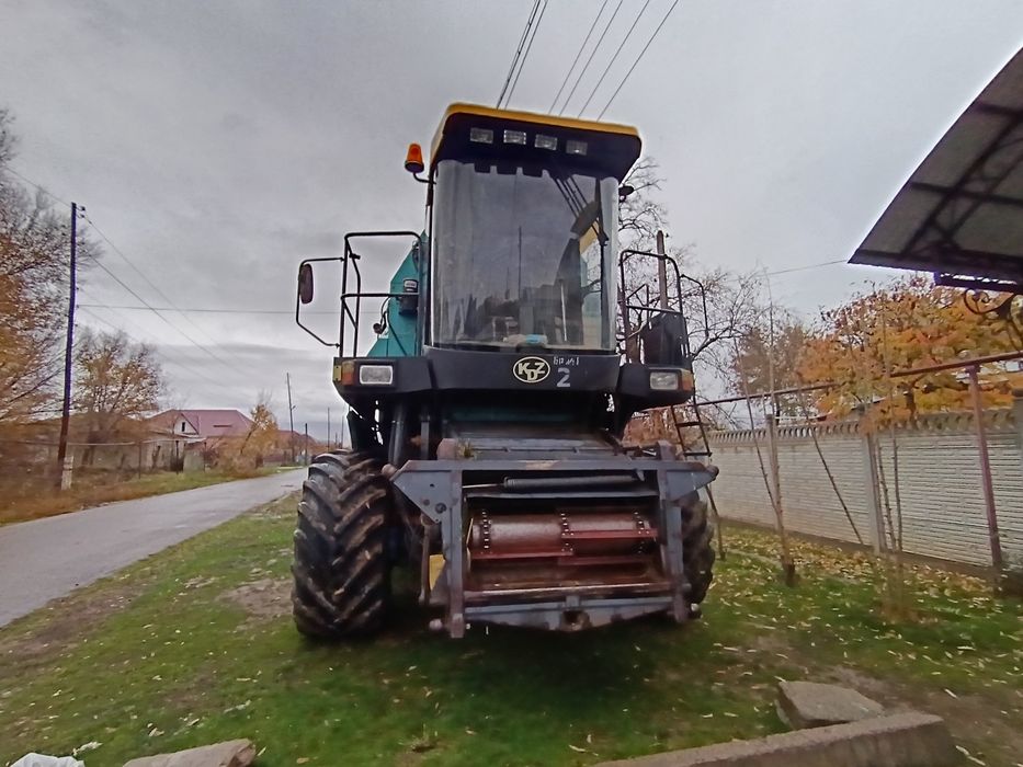 Комбайн Essil на ходу