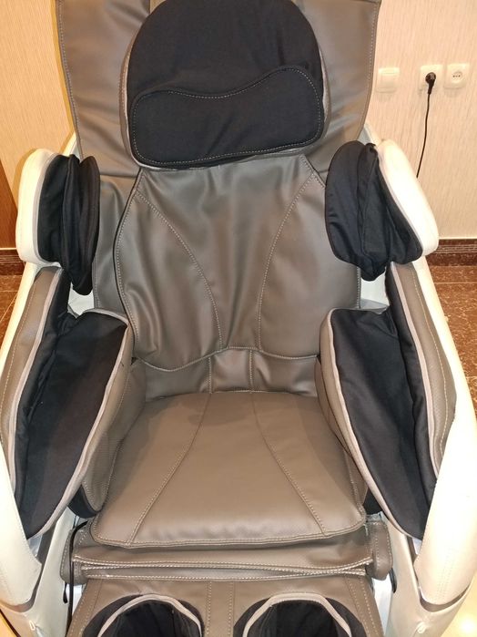 Перетяжка и реставрация массажного кресла