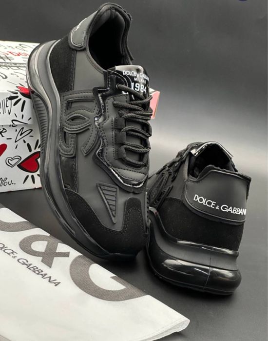 42 Adidasi model nou