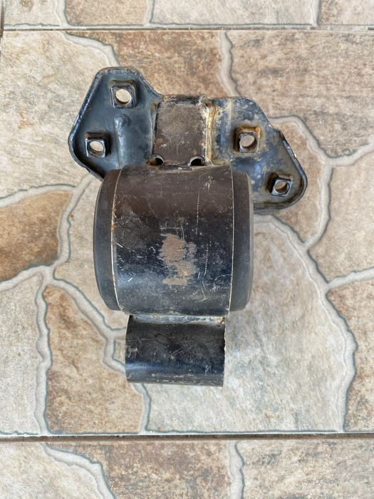 Подушка двигателя