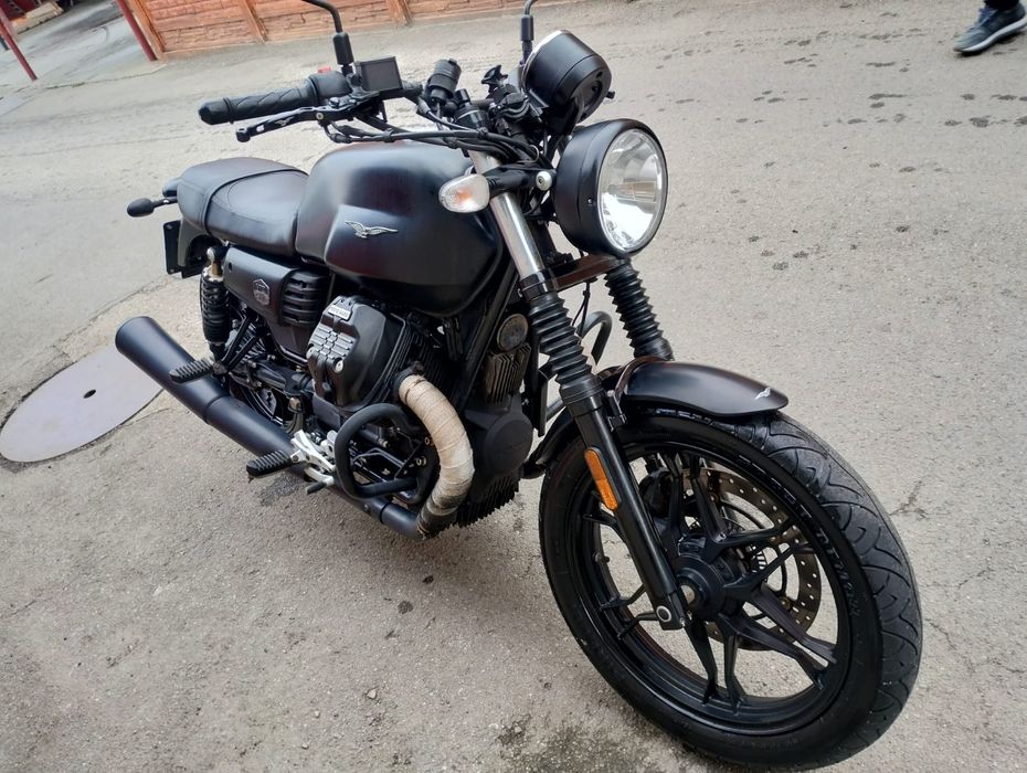 Moto Guzzi v7 stone
