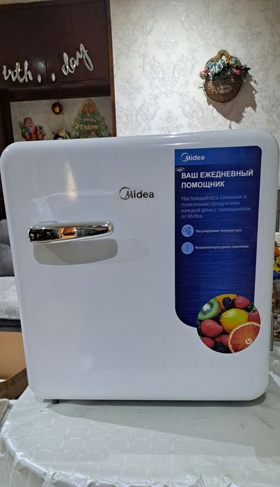 Мини холодильник новый с коробкой