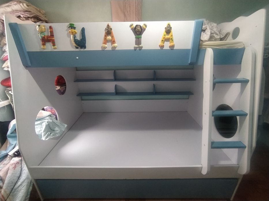 Двухъярусная кровать