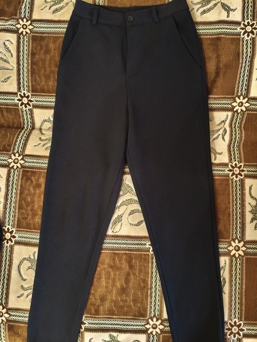 Чёрные классические брюки женские