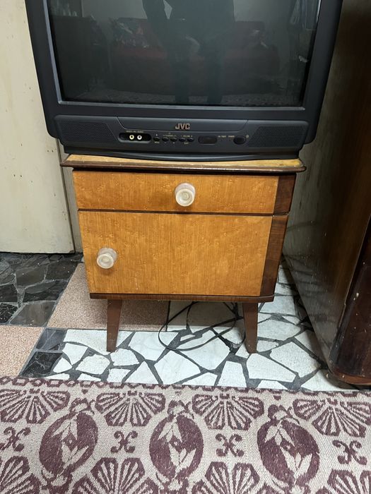 Подарявам стари мебели