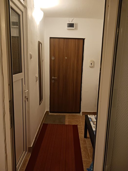 Garsonieră de închiriat.