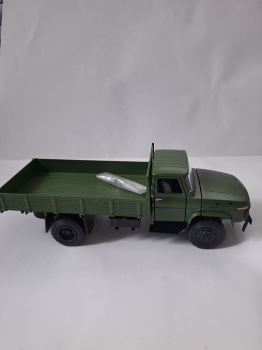 Военен камеон играчка FAW Jiefang CA141 мащаб 1:36