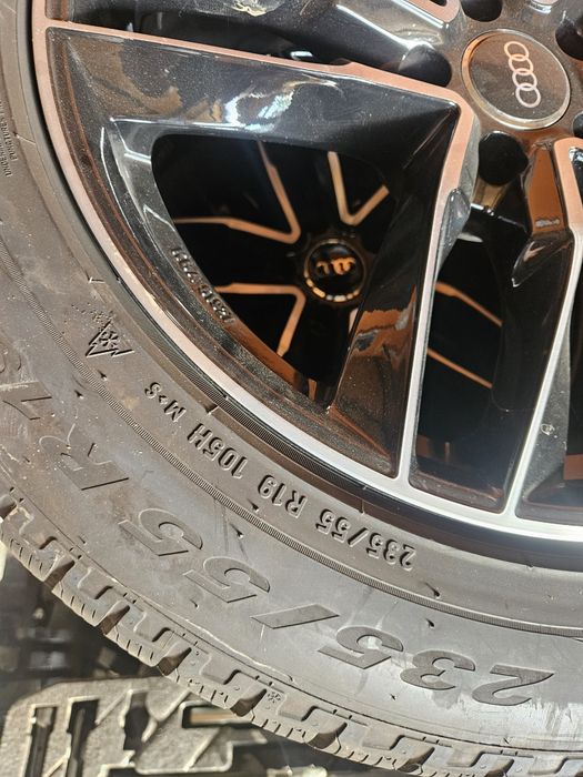 Лети джанти с чисто нови зимни гуми  235 55 19 за Audi q5