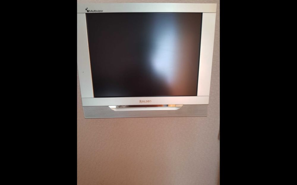 Продам телевизор на кронштейне с DVD.